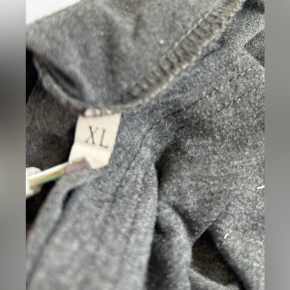 Women’s Short Sleeved Graphic Tee in Charcoal Grey Sz XL - Picture 4 of 4